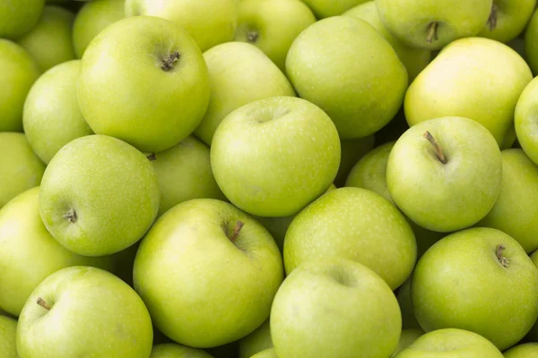 Manzanas verdes de cerca — Foto de Stock