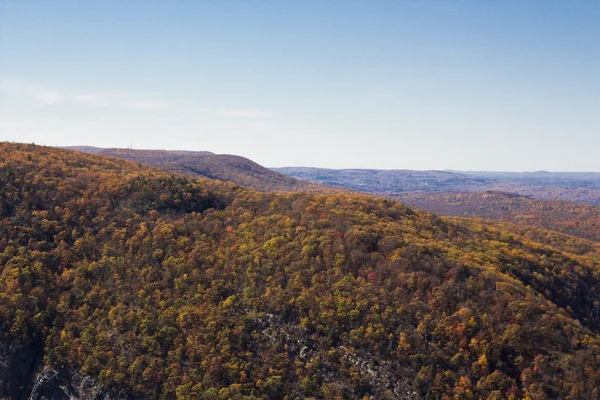 Цветные горы осенью — стоковое фото
