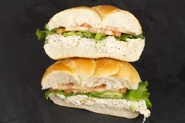 Deniz ürünleri salatası sandviçi — Stok fotoğraf