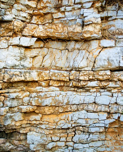 岩の山の崖 古代の石造りの家の壁の詳細 — ストック写真