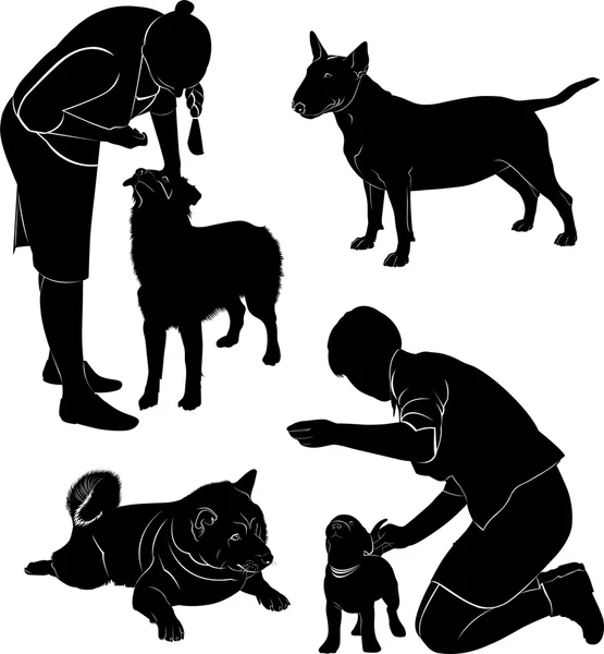 Чорні силуети людей і собак — стоковий вектор