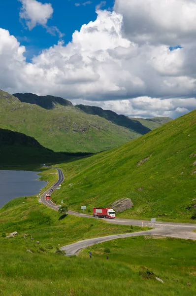 Ciężarówka Szkockiej Drodze Droga A83 Parku Narodowym Loch Lomond Trossachs — Zdjęcie stockowe