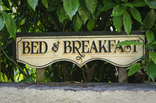 Bed & breakfast vintage tecken Stockbild