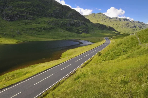 Empty mountain road in Scotland — Stock Photo, Image