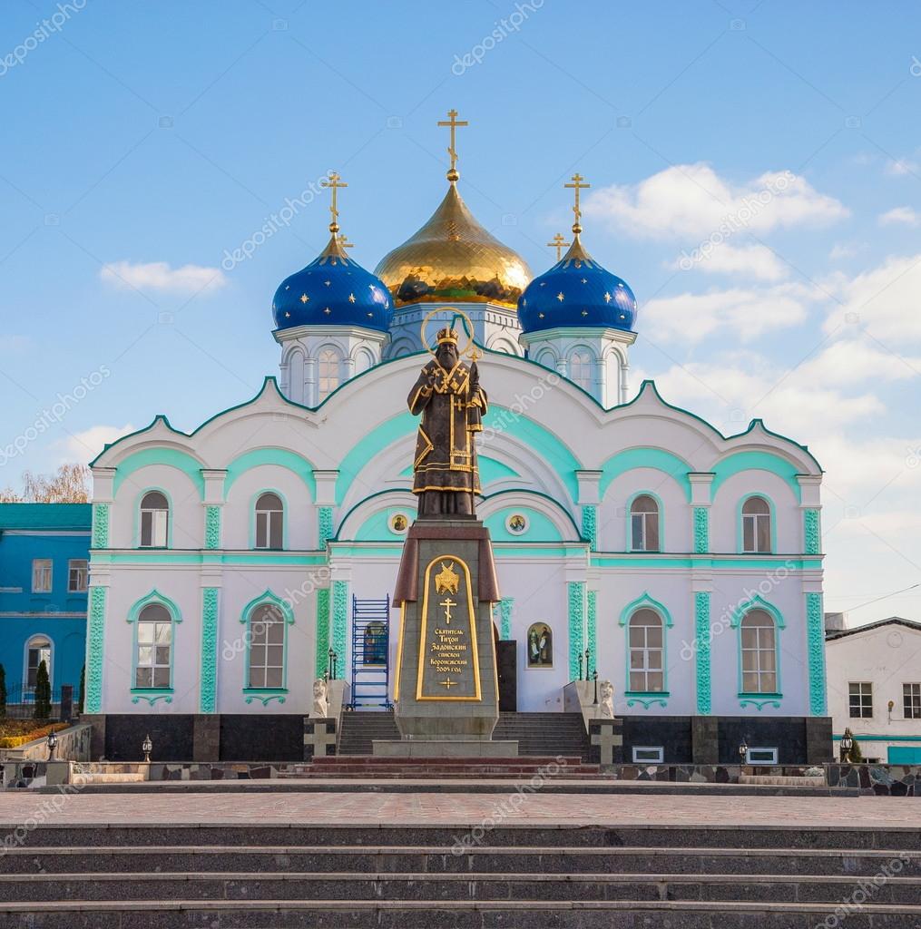 Das Kloster von Sadonsk — Redaktionelles Stockfoto © IrinaDance 107562150