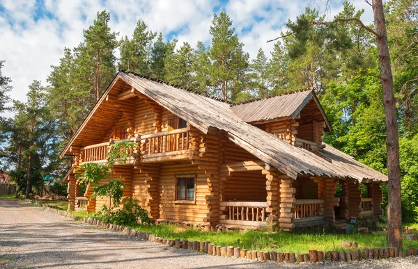 Haus im Wald — Stockfoto