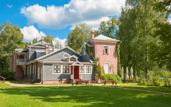 Tiutchev Manor in Muranovo — Stockfoto