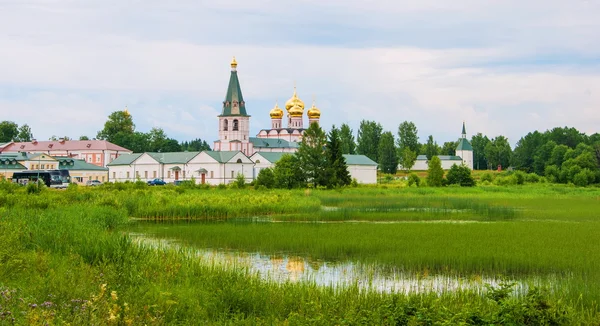 El monasterio en el lago — Foto de Stock