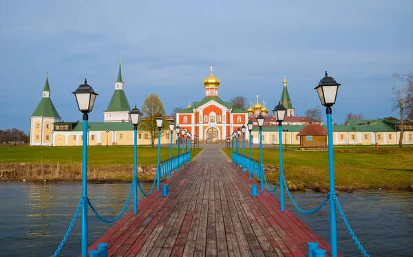 Lake Valdai üzerinde manastır — Stok fotoğraf