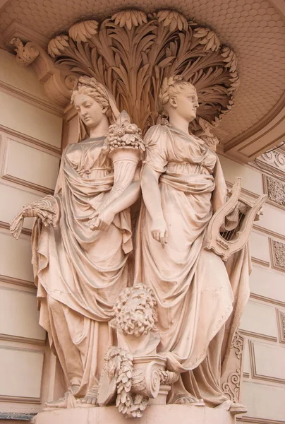 Antigua estatua en San Petersburgo — Foto de Stock