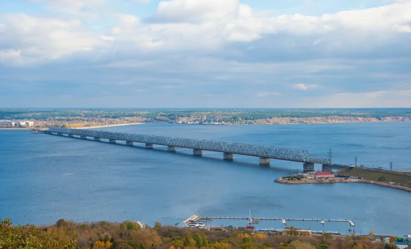 Міст на річці Волга — стокове фото