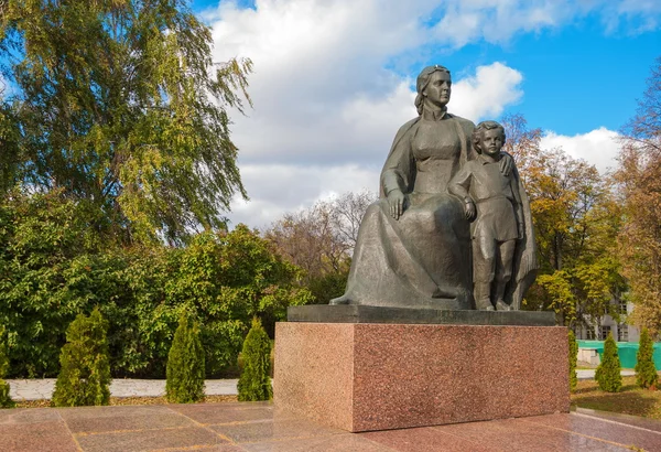 Gruppo scultoreo "Maria Ulyanova e figlio Volodya " — Foto Stock