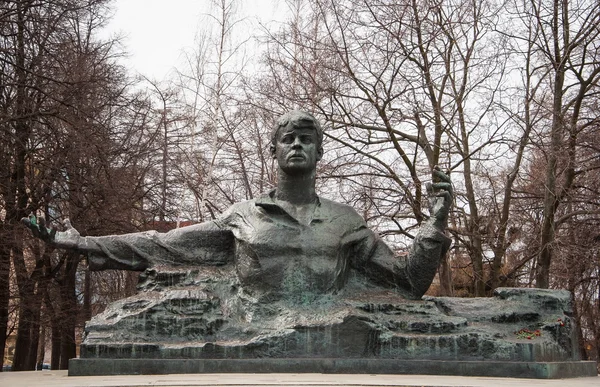 Monumento al grande poeta russo Sergei Yesenin a Ryazan . — Foto Stock