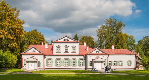 在秋天的家宅 Abramtsevo — 图库照片