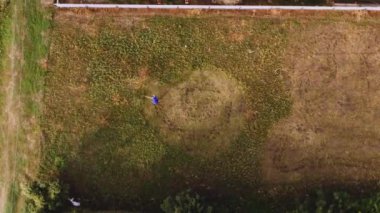 Ülkede petrol kesicisiyle çim biçmek, İHA 'dan ateş etmek.