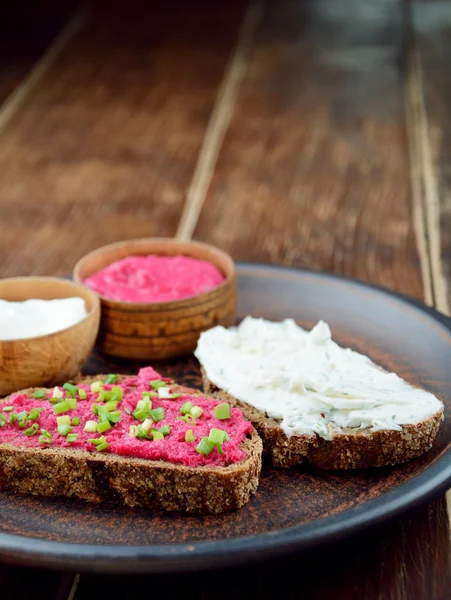 Tapas saborosas na mesa — Fotografia de Stock