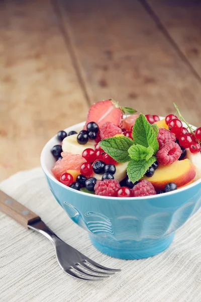 Fresh tasty fruit salad — Stock Photo, Image