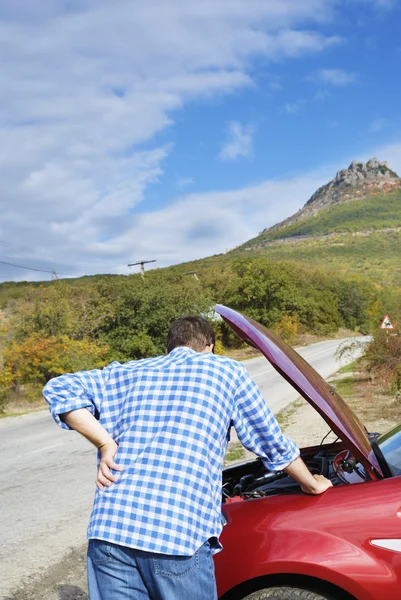 Adult man is standing near his broken car — Stock Photo, Image