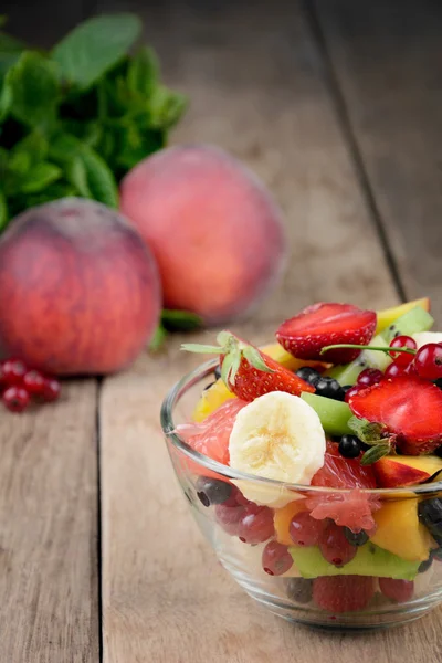 Fresh tasty fruit salad — Stock Photo, Image