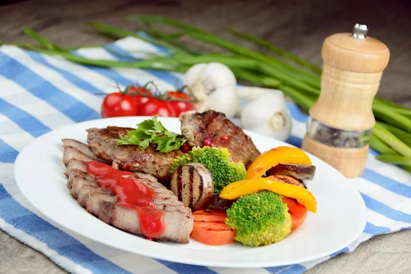 Delicious grilled beef steakes — Stock Photo, Image