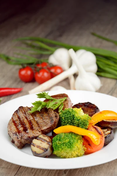 Delicious grilled beef steakes — Stock Photo, Image