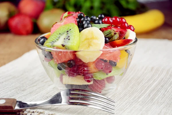 Frischer, schmackhafter Obstsalat — Stockfoto