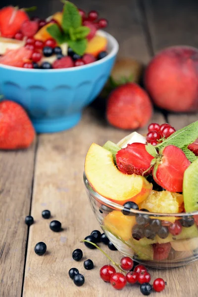 Lezzetli taze meyve salatası — Stok fotoğraf