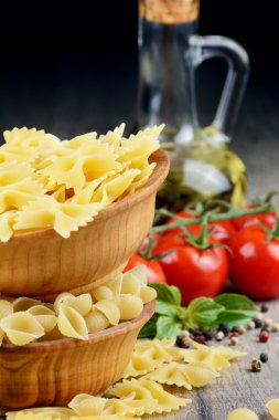 Ham conchiglie ve farfalle makarna 