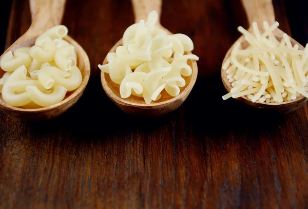 Diferentes tipos de pasta cruda — Foto de Stock