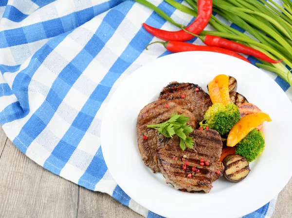 Heerlijke gegrilde rundvlees steakes — Stockfoto