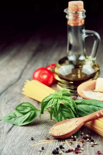 Raw spagetti pasta on the table — Stock Photo, Image