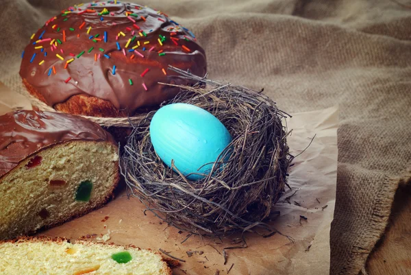 Pan de Pascua y pasteles en la mesa de madera —  Fotos de Stock
