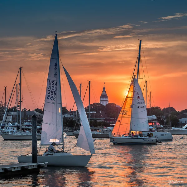 Segeln durch — Stockfoto