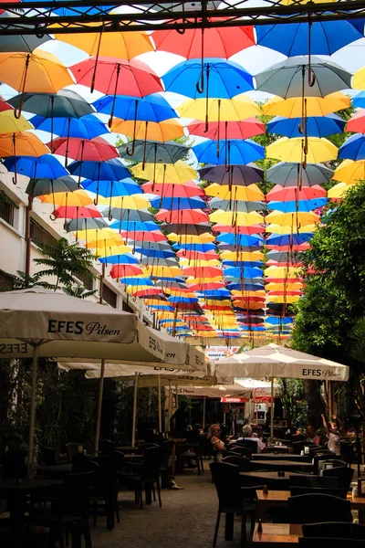  Verona 'nın parlak şemsiyeleri. Verona. İtalya 2018 Yazı