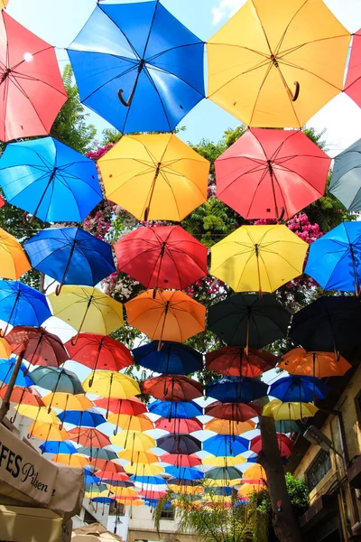 Verona 'nın parlak şemsiyeleri. Verona. İtalya 2018 Yazı