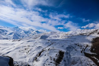 Dağların yüceliği. Azerbaycan. Khinalig. Şubat 2020 