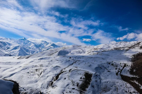 Dağların yüceliği. Azerbaycan. Khinalig. Şubat 2020 