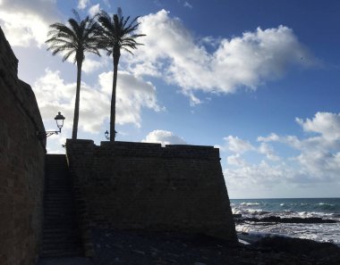 Alghero, Sardunya, İtalya 'da deniz kalesi.