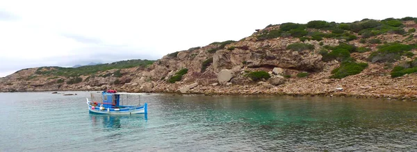 Vista Costera Con Barco Pesquero Cala Del Vino Alghero Cerdeña —  Fotos de Stock