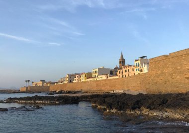 Alghero, Sardunya, İtalya 'da deniz kalesi.