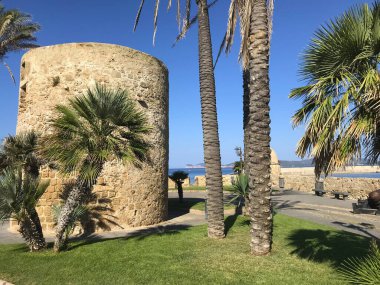 Alghero, Sardunya, İtalya 'da deniz kalesi.