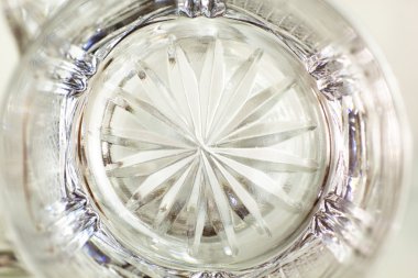 Kristal cam temizleyin