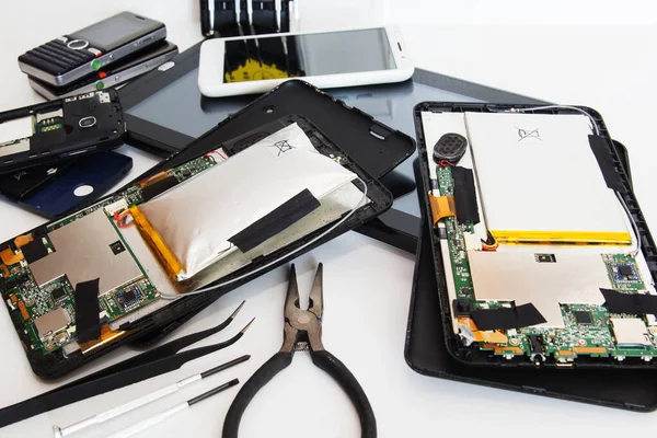 Batería Hinchada Dañada Tabletas Teléfonos Inteligentes Rotos — Foto de Stock