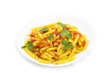 pasta plaka üzerinde.