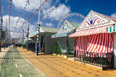 Kayan yazı çadır Seville bölgesindeki adil Nisan itibariyle dekore edilmiş