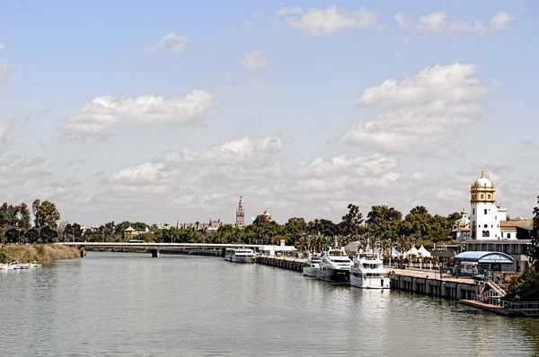 Siviglia dal ponte su Guadalquivir — Foto Stock