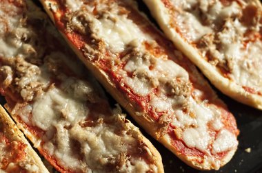 Taze yapılmış Pizza baget