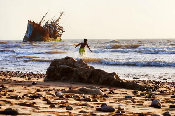 Ship-wreck on western sahara beach — Stock Photo, Image