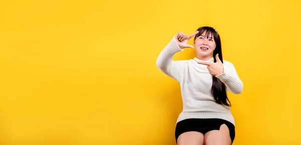 Retrato Una Hermosa Mujer Asiática Con Una Cara Sonriente Mujer —  Fotos de Stock