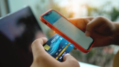 Kredi kartı işlemleri, iyi ve güvenli çevrimiçi finans, çevrimiçi ödemeler ve alışveriş